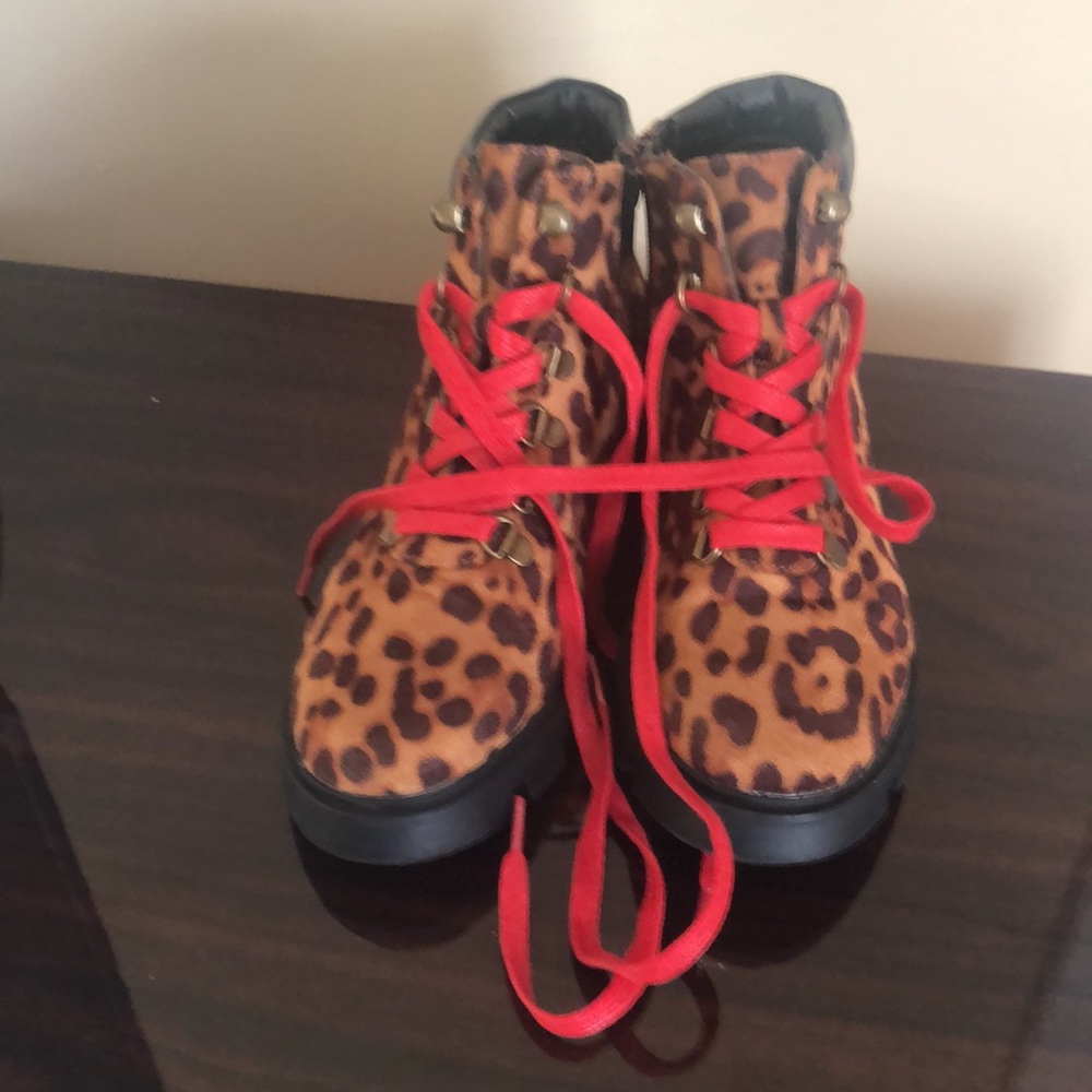 Lust for life size 7 beautiful leopard print ankle high boots